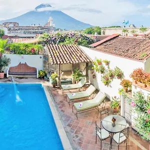 https://hotel-casa-del-parque.guatemalaantiguahotels.com